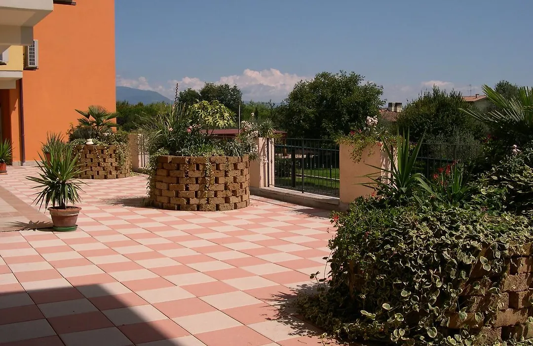 Residence Miralago Rooms & Apartments-1